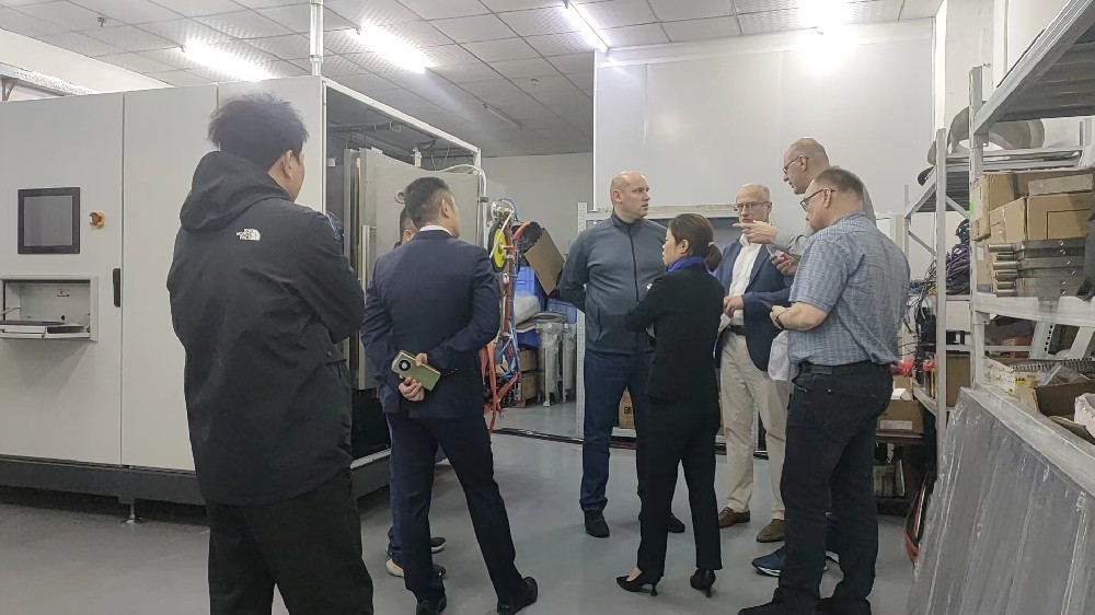 INSIGHT-Client visits INSIGHT factory